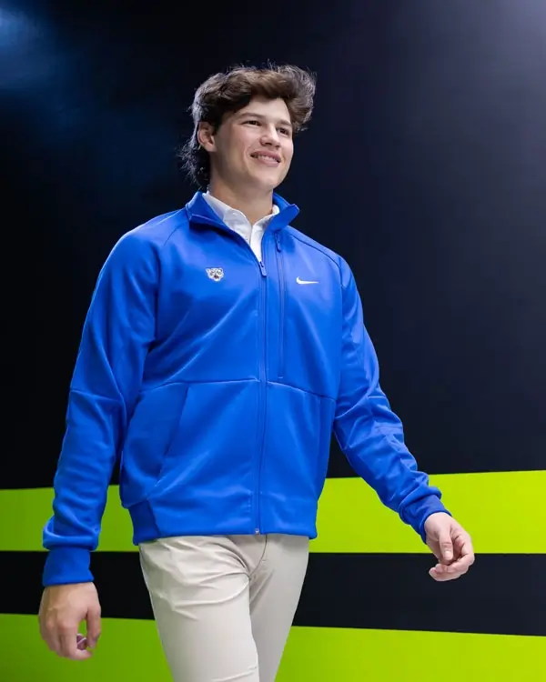 Win big with custom Nike Team sports apparel, fan gear & team gifts.